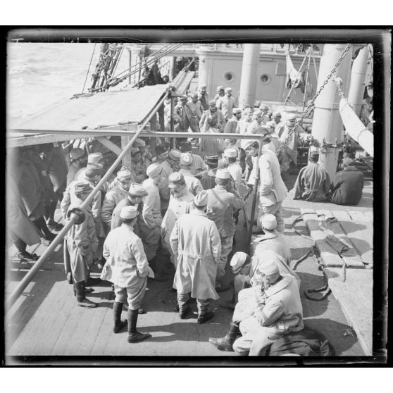 A bord de l'Algérie. Instructions données aux hommes en cas d'attaque. [légende d'origine]