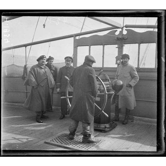 En méditérranée. La passerelle de l'Algérie. [légende d'origine]