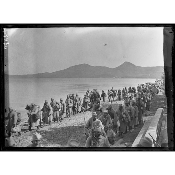 Moraitika. Embarquement des troupes serbes. [légende d'origine]
