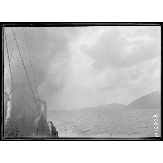 A bord de l'Opiniatre. Sortie du canal d'Ithaque. [légende d'origine]