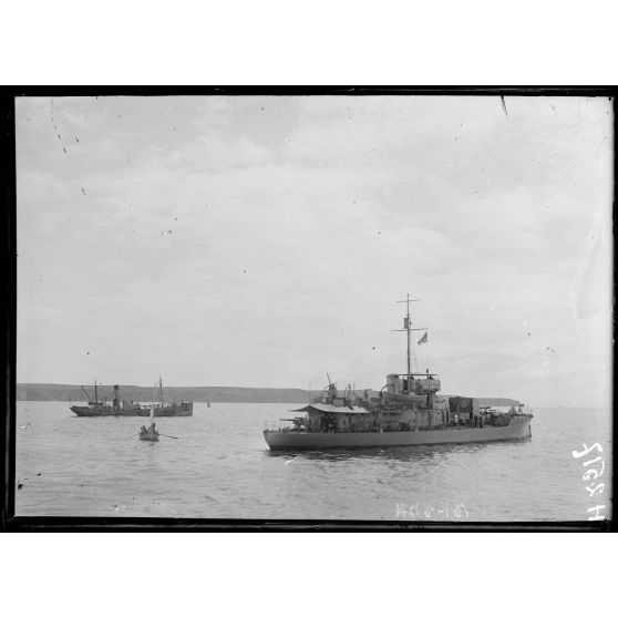 Corfou. Le monitor anglais. [légende d'origine]