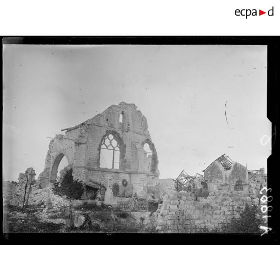 Prosnes (Marne). L'église, vue prise du cimetière. [légende d'origine]