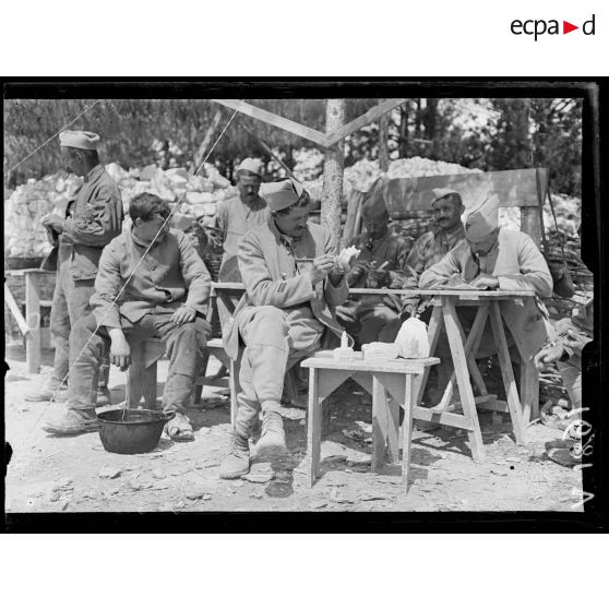 Baconnes (Marne). Un sculpteur sur craie. [légende d'origine]