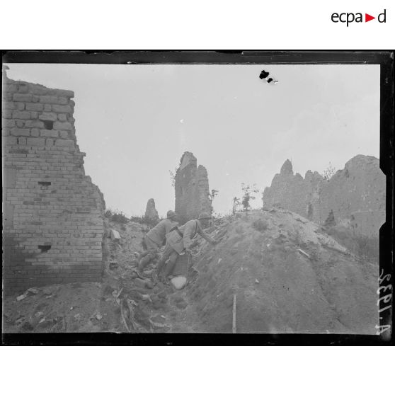 Aubérive. Marne. Ruines de l'ancienne coopérative allemande. [légende d'origine]
