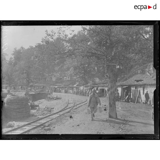 Four de Paris. Marne. P.C. Condé. Les guitounes. Vue générale. [légende d'origine]