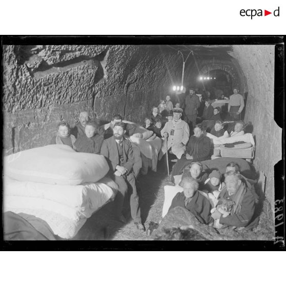 Châlon sur Marne. Habitants réfugiés. [légende d'origine]