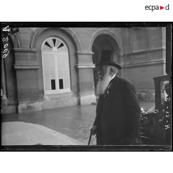 Paris. Ministère des affaires étrangères. Mr Pachitch. [légende d'origine]