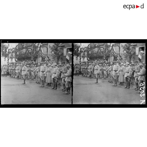 Massevaux. Alsace. Fête anniversaire de l'entrée des français. Prise d'armes. Au drapeau. [légende d'origine]
