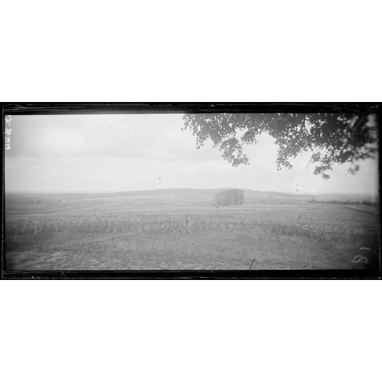 Ornes (Meuse). Vue panoramique. Au 1er plan, chevaux de frise. [légende d'origine]