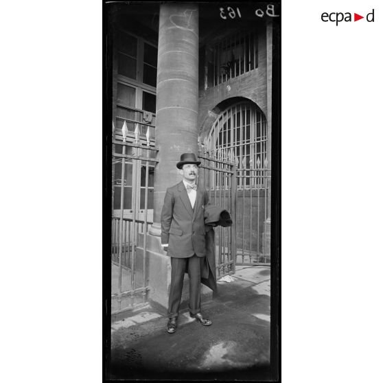 Portrait (identité). [légende d’origine]