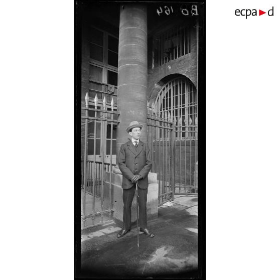 Portrait (identité). [légende d’origine]