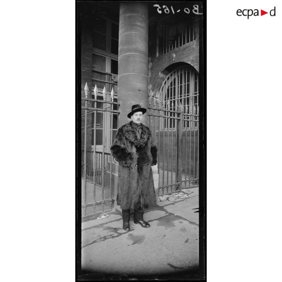 Portrait (identité). [légende d’origine]