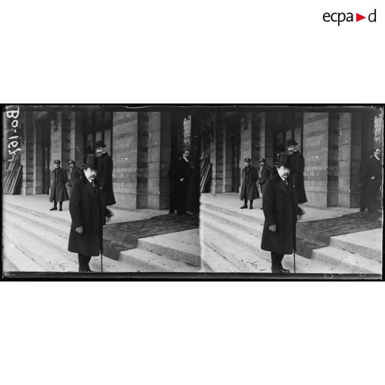Paris - Trocadéro. Manifestation organisée par la ligue des droits de l'Homme contre les déportations belges en Allemagne. Monsieur Painlevé, député. [légende d’origine]