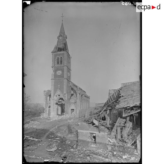 Eglise de Pierrefonds dans la Somme. [légende d'origine]