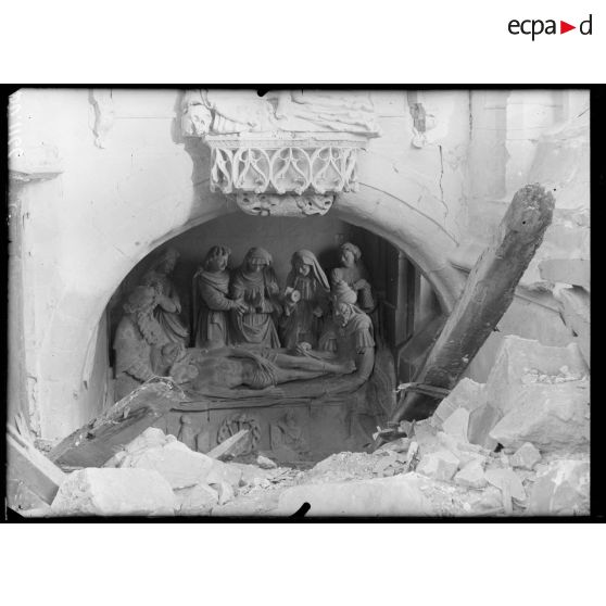 Eglise du Saint-Sepulcre à Montdidier. La Mise au tombeau. [légende d'origine]