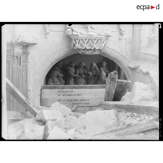 Eglise du Saint-Sepulcre à Montdidier. La Mise au tombeau. [légende d'origine]