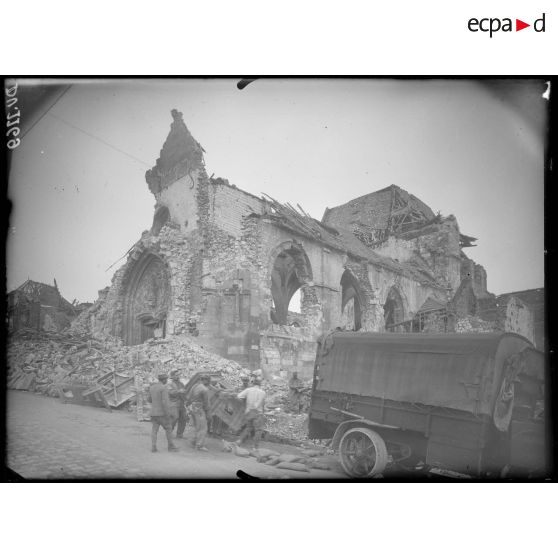 Montdidier, église Saint-Pierre, enlèvement de la Chaire. [légende d'origine]