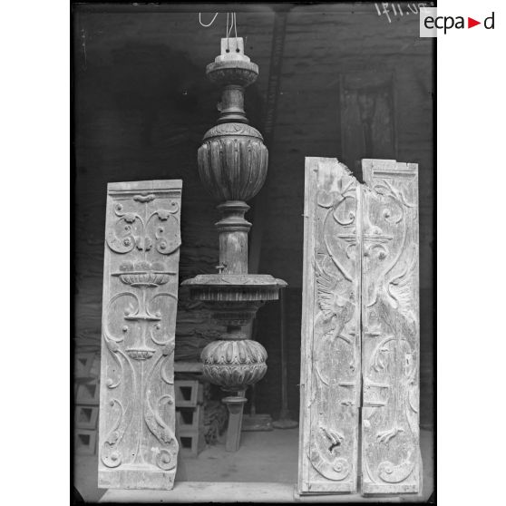 Fragment provenant du Saint-Sepulcre de Montdidier. [légende d'origine]