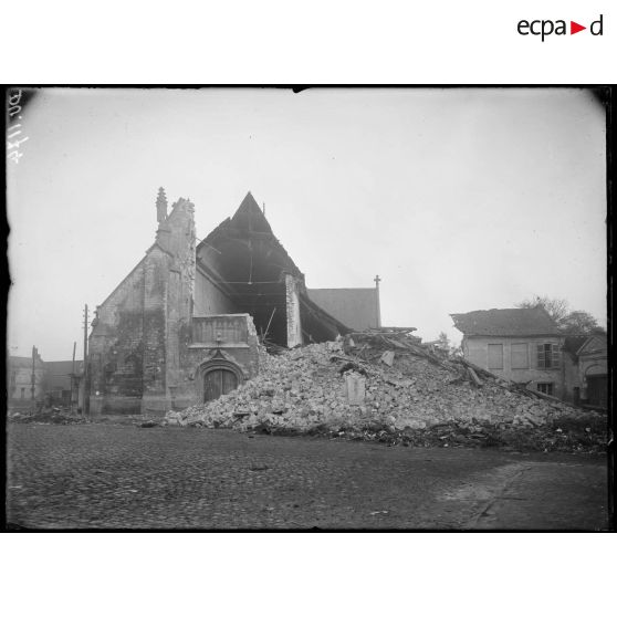 Eglise de Seclin, près de Lille. Ruines de l'église. [légende d'origine]