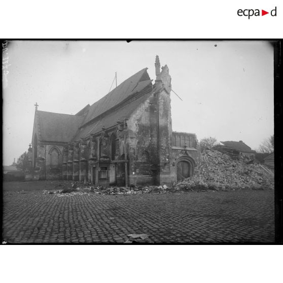 Eglise de Seclin, près de Lille. Ruines de l'église. [légende d'origine]