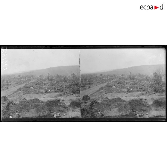 Ostel (Aisne), les ruines du village. [légende d’origine]