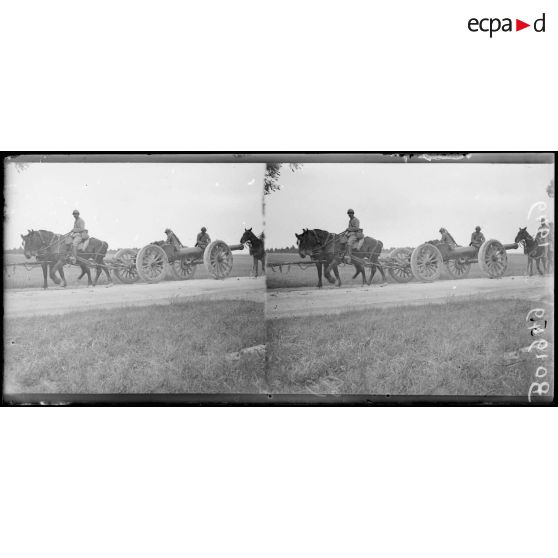 Près de Révigny (Meuse), pièce de 155 long Schneider montant en position. [légende d'origine]