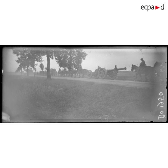 Près de Révigny (Meuse), pièce de 155 long Schneider montant en position. [légende d'origine]