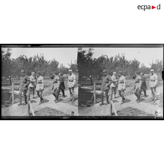 Laheycourt (Meuse), le révérend Mac Farland quitte le PC du général Hirschauer. [légende d'origine]