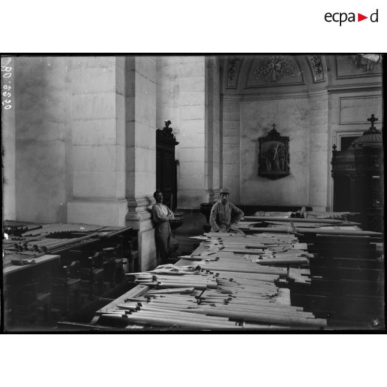 Moyenmoutier, Vosges. Démontage des orgues. Une partie de la tuyauterie. [légende d'origine]