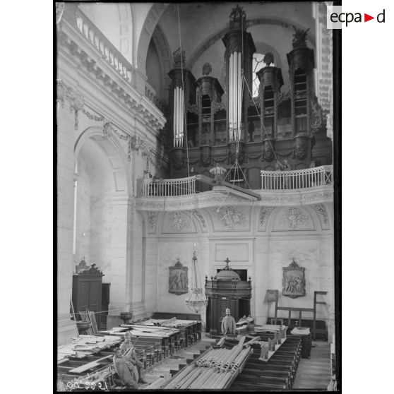Moyenmoutier, Vosges. Démontage des orgues. Une partie de la tuyauterie. [légende d'origine]