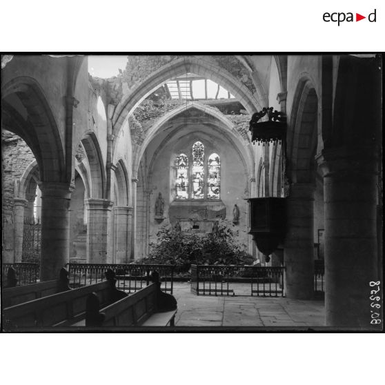 Hattonchâtel, Meuse. Intérieur de l'église. Au fond, l'emplacement du retable. [légende d'origine]