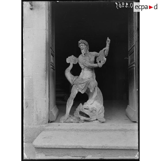 Sewen, Alsace. Statue du XVIIIe siècle provenant de Thann. [légende d'origine]