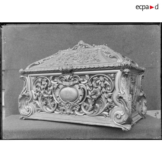 Saint-Mihiel. Reliquaire provenant de Moyenmoutier. [légende d'origine]
