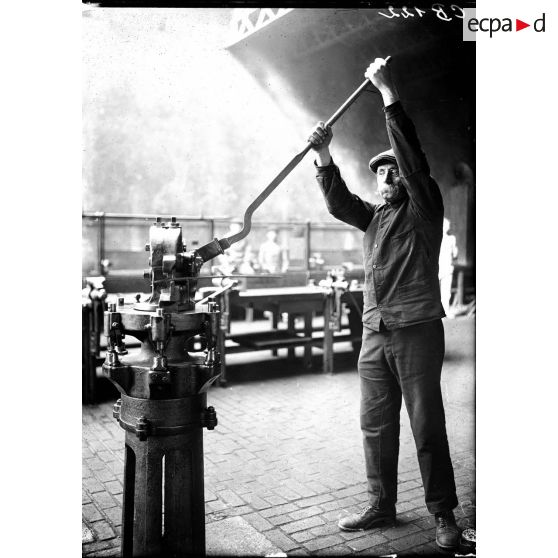 La coupe d'une barre de fer. [légende d'origine]