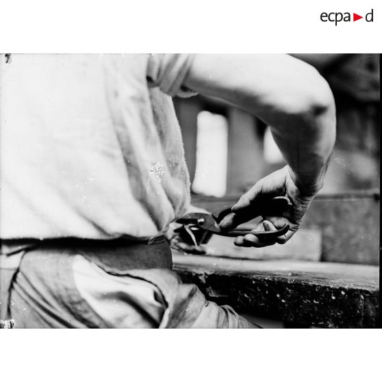 La cisaille du ferblantier. [légende d'origine]