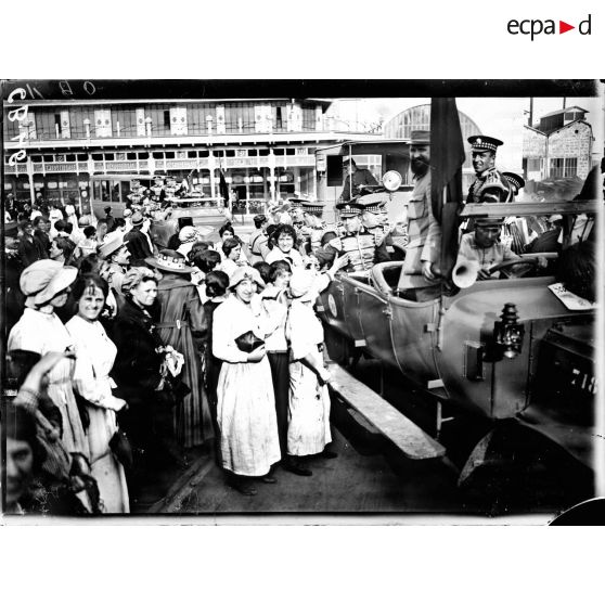 Le départ des musiciens. [légende d'origine]