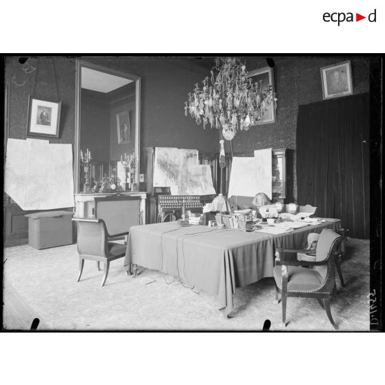 Ministère de la Guerre, Paris, bureau des officiers d'état-major du ministre. [légende d'origine]
