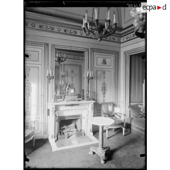 Ministère de la Guerre, Paris, boudoir. [légende d'origine]