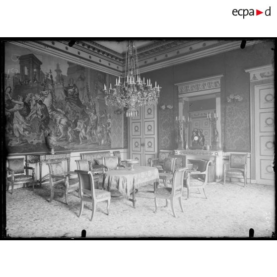 Ministère de la Guerre, Paris, salon de réception. [légende d'origine]