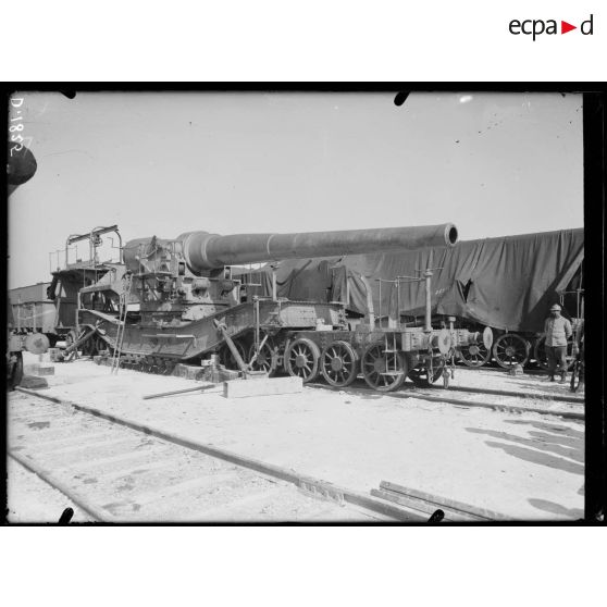Camp de Mailly, Aube, pièce de 305 mm, chassis affût truck. [légende d'origine]