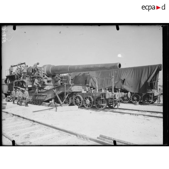 Camp de Mailly, Aube, parc d'artillerie, pièce de 305 mm. [légende d'origine]
