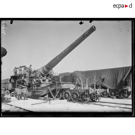 Camp de Mailly, Aube, parc d'artillerie, pièce de 305 mm. [légende d'origine]