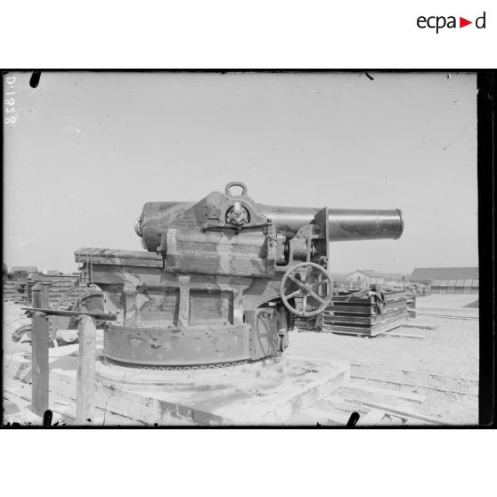 Camp de Mailly, Aube, pièce de 270 mm. [légende d'origine]