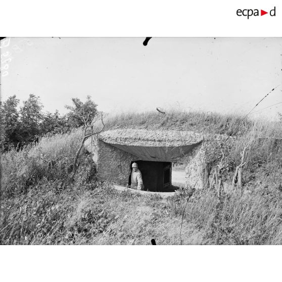 Près Audignicourt (Aisne). Ancien abri allemand pour pièce lourde. [légende d'origine]