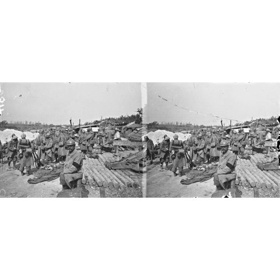 Près de Belloy-en-Santerre, arrivée en renfort d’un bataillon du 352e d’infanterie. [légende d’origine]