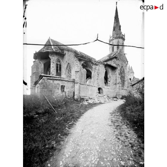 Paris, exposition de photographies de guerre. [légende d’origine]