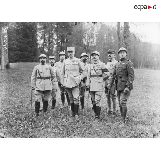 Verdun, le général Passaga commandant la 133e division et officiers d’état-major. [légende d’origine]