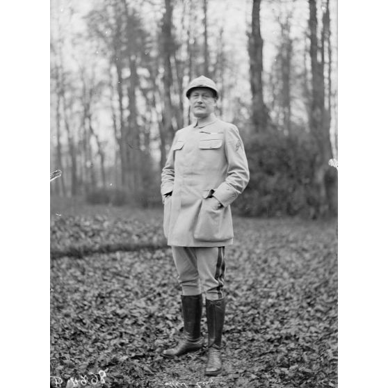 Verdun, le général Andlauer commandant la 63e division qui a pris le fort de Vaux. [légende d’origine]