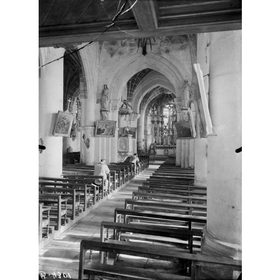 Trémont (Meuse), intérieur de l’église. [légende d’origine]