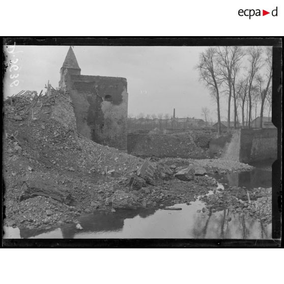 Ham (Somme), ruines. [légende d'origine]